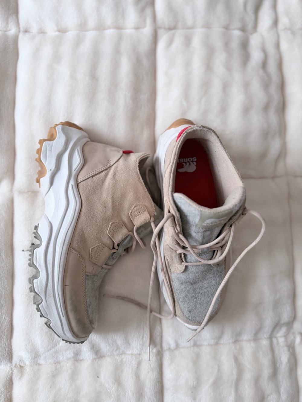 Sorel 8.5 Women's Beige and Gray Winter Boots